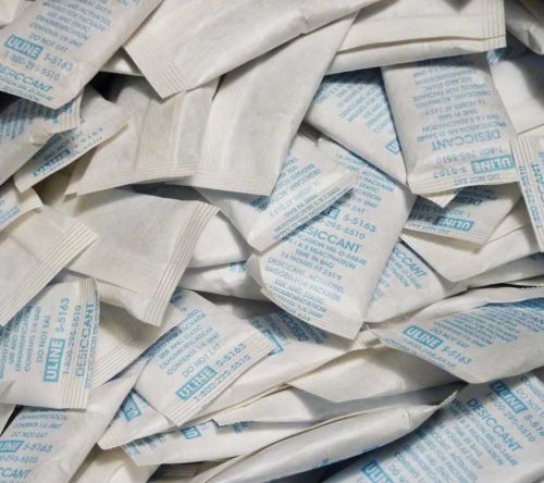 100pcs 5g Mil-Spec Clay Desiccant in Tyvek Pouch - Rechargeable - Food-safe