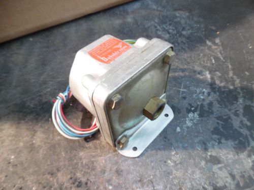 BARKSDALE PRESSURE OR VACCUMM ACTUATED SWITCH, NEW