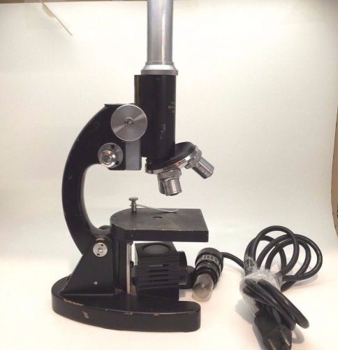 VINTAGE MISCO MICROSCOPE WITH WORKING LIGHT. MODEL 110-60 lot-1