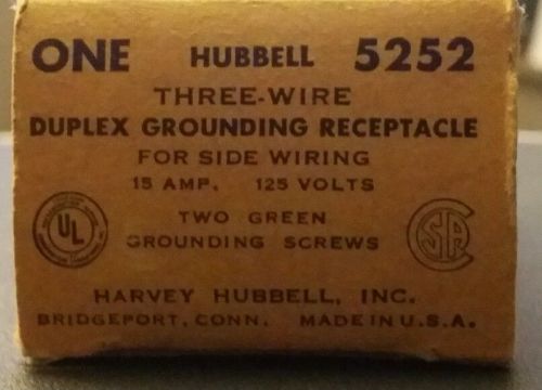 NOS Hubbell Duplex Grounding Receptacle 3W Side Wiring HBL5252 Green Screws