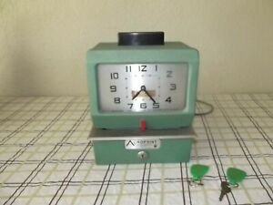 AcroPrint Time Recorder Co. Time Clock Model: 125AR3 With 2 Keys