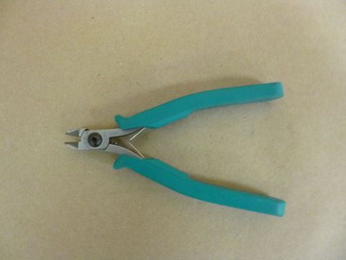 EXCELTA 7242E Safe Round Head Flush Cutters with Ergonomic Grip Handles, 5&#034; Long