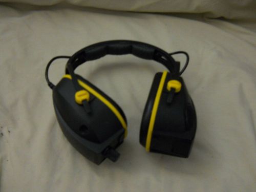 Bilsom 707 impact hearing protection uses 9 volt battery black/yellow