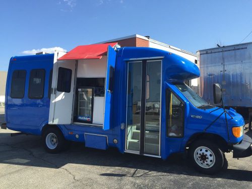 Mobile kitchen equipped 2004 ford e.450 food truck diesel ,automatic 192k miles for sale