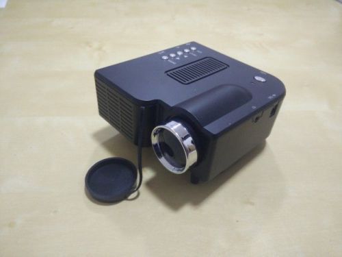 UC - 40 400 Lumens Portable Home Mini LED Projector Support AV/SD/VGA/HDMI