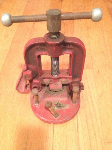 Antique red littlestown howe &amp; fdry co cast iron  pipe vise no 42 for sale