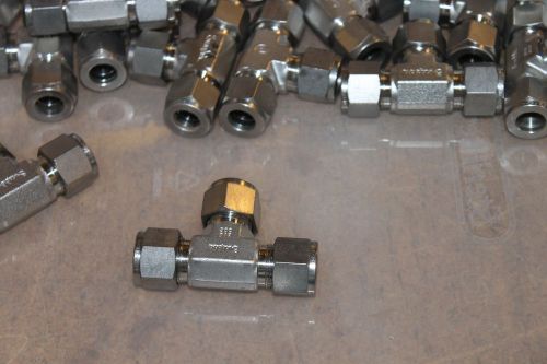 LOT OF 44 SWAGELOK  1/2&#034; TUBE TEE UNION CONNECTOR
