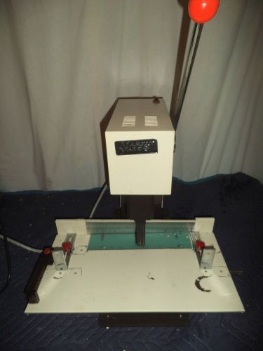 Martin Yale Model 202 Paper Drill Punch Table Top Electric Hole Punch*WORKING