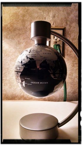 &#034;MAGNETIC LEVITATION GLOBE&#034; (GREAT FOR HOME OR OFFICE) WORKS GREAT, UNIQUE ITEM