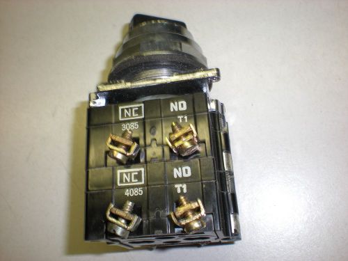 Cutler-Hammer 2-Position Selector Switch - (2) NC - (2) NO - 600V