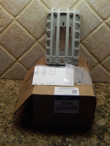 Johnson Controls GRD10A-601 Aluminum Thermostat Guard with Baseplate - NEW