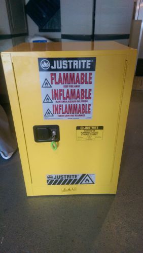 JUSTRITE FLAMMABLE CABINET 12 Gallon Capacity - Manual Close - Barely used