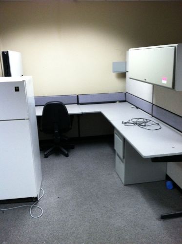 Lot of 8 Teknion Modular Work Stations 7&#039;x7&#039;x66 Fully-Loaded Cubicles