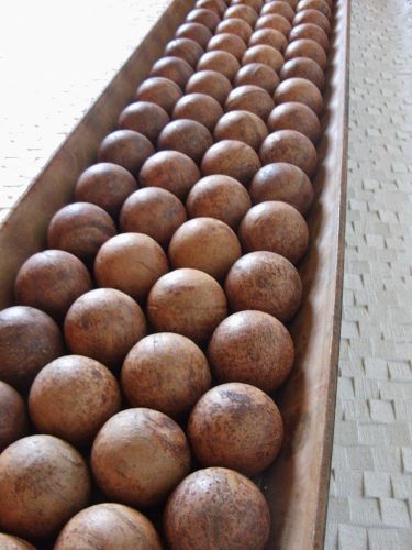 45&#034; TRAY of 1.25 INCH SOLID METAL BALLS - OLD - SMOOTH 2 CRATER SURFACE