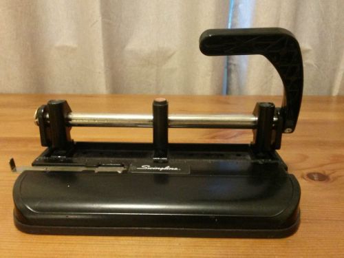 *******SWINGLINE 3 HOLE PUNCHER WITH HANDLE*******