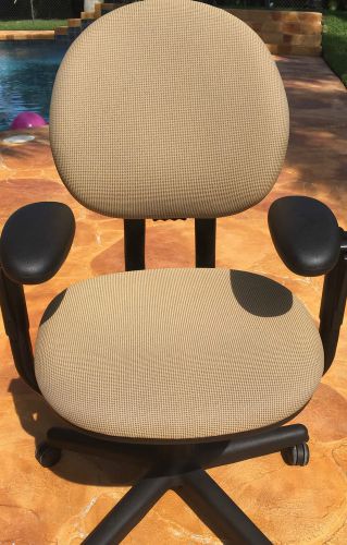 SEVEN BEIGE OFFICE REPLY TASK CHAIRS