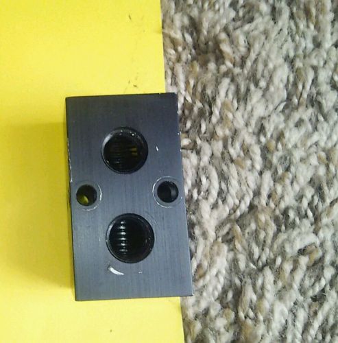 Polyconn mcm10-125-02b anodized black aluminum air manifold 1/4&#034; to 1/8&#034; npt for sale
