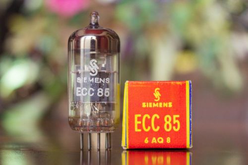 ECC85 6AQ8 Siemens Halske 1962 Vacuum Tube Valve NOS / NEW In Original Box