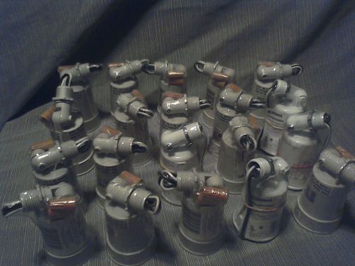 Lot of 20 Carlon Lampholder Socket-White-Nonmetallic-NEW-Quick shipping