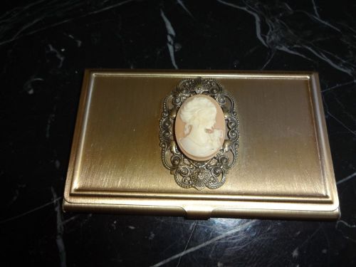 VICTORIAN  CAMEO BUSINESS CARDHOLDER