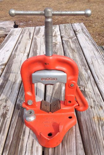 Ridgid 25 1/8&#034;-4&#034; Bench Yoke Vise (40100)