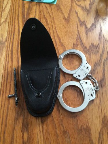 Smith and Wesson Handcuffs with Leather Case and key