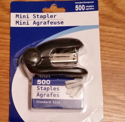 MINI Stapler SET w/ 500 mini size staples Black Stapler in Blister pack