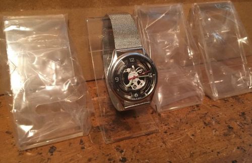 LOT OF 4 ACRYLIC WATCH DISPLAY STANDS WHOLESALE WATCH DISPLAY SHOWCASE DISPLAYS