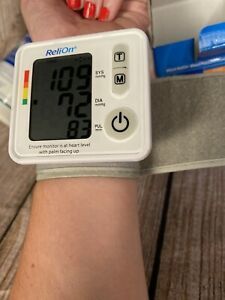 Relion BP 200W Wrist Blood Pressure Monitor NICE with instructions Tested