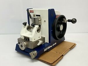 LKB Rotary One Retracting Microtome w/ Lateral Movement Rotating Knife Clamp