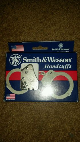 Smith &amp; Wesson handcuffs