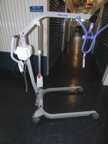 ArjoHuntleigh Maxi Lite portable power patient lift with manual DPS