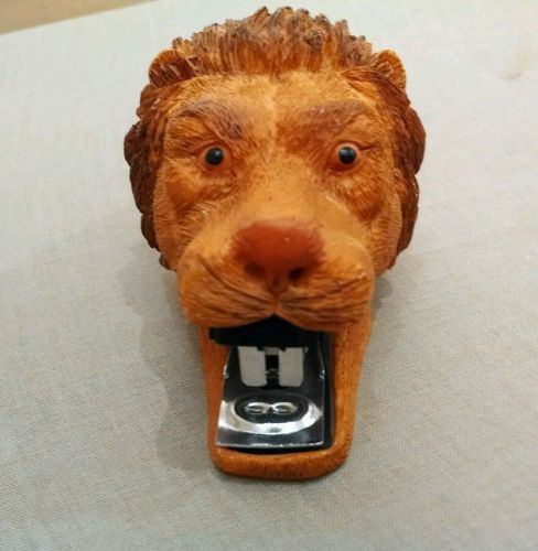 Portable Lion Desk stapler