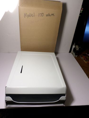 C-fold / multifold paper towel dispenser- white - great condition - with key for sale