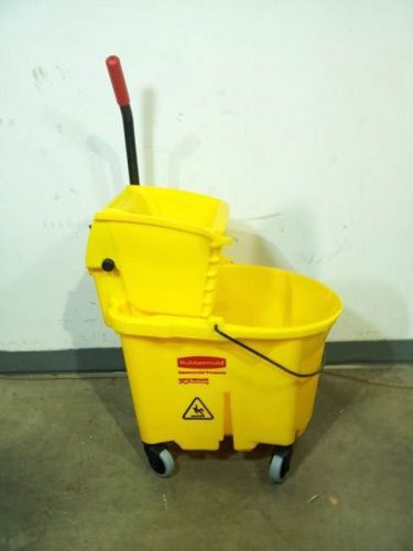 Rubbermaid FG758088YEL Hand Operated 35 Qt Yellow Mop Bucket w/ Wringer