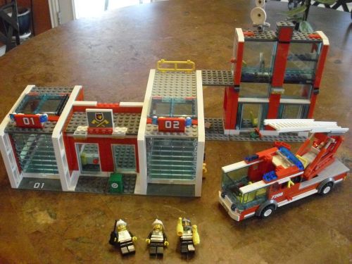 Legp 7208 Fire Station retied Fire House not complete no instructions