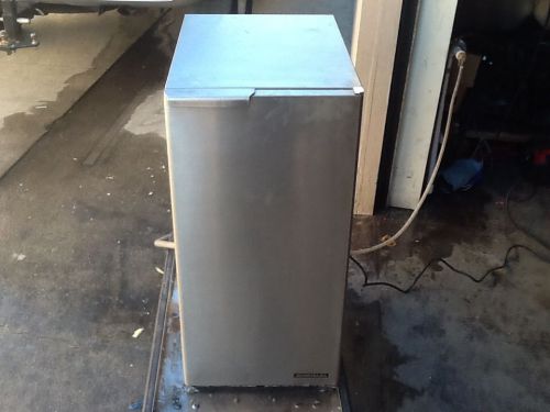 Hoshizaki am-50bae-ad ice maker, used, 55lb, self contained, nr!!! for sale