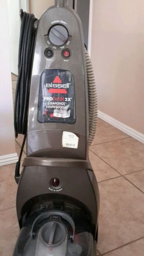 Carpet cleaner machine works very good, excelentes condition