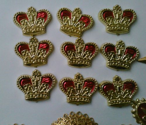 RED AND GOLD 1 1/4&#034; CROWN PLASTIC ENGRAVING AWARDS PLAQUES CRAFTS FINDINGS ARTS