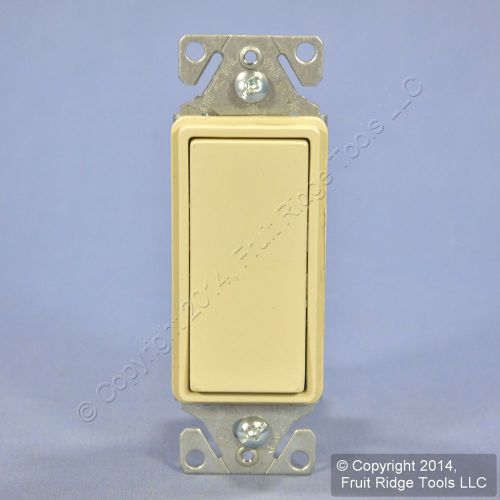 Cooper Ivory Decorator Rocker Light Switch 15A Single Pole 120/277V Bulk 7501V
