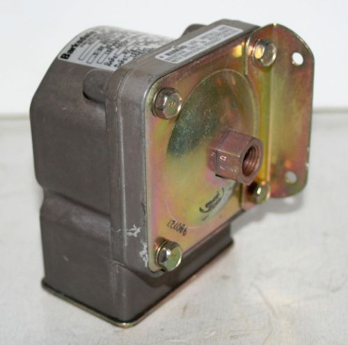 Pressure or Vacuum Actuated Switch Barksdale D1T-A80SS  NEW