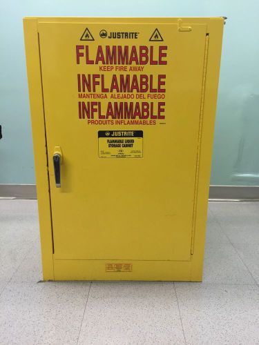 Justrite Flammable Liquid Cabinet - 18&#034; x 23.25&#034; 35&#034; 1 Shelf-ves