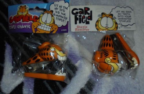 LOT OF 2 GARFIELD STAPLE REMOVER MINT IN PACKAGES