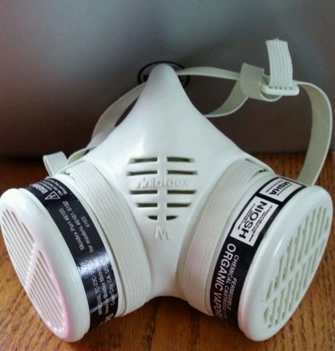Moldex 8000 medium respirator face piece 1/2 mask with organic vapor cartridges for sale