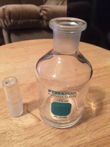 Pyrex 125 ml Reagent Bottles with Glass Stoppers