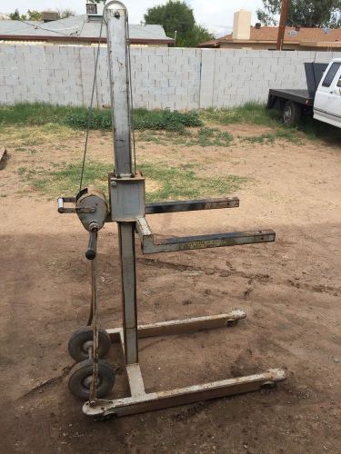 VERMETTE 500 LBS MANUALLY OPERATED LIFT