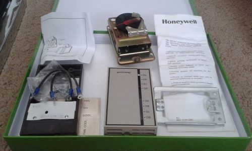 Honeywell Thermostat T4051A and Q651A Subbase NIB With Hardware
