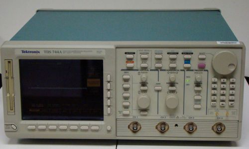 Tektronix TDS744A Digital Oscilloscope w/ opt. 1M