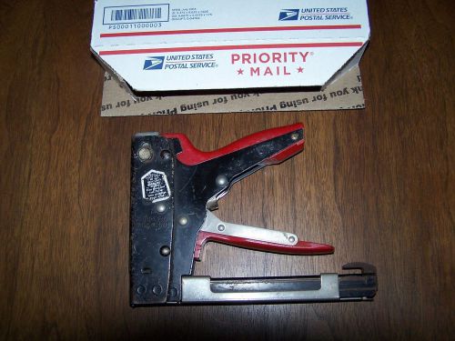 HAND STAPLER (HEAVY DUTY)