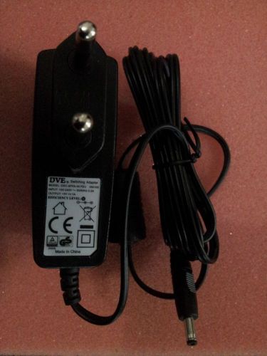 DVE Switching Adapter DSC-6PFA-05 FEU IN: 100-240V OUT: +5V 1A  Power Supply